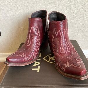 Ariat Dixon Booties. 9
